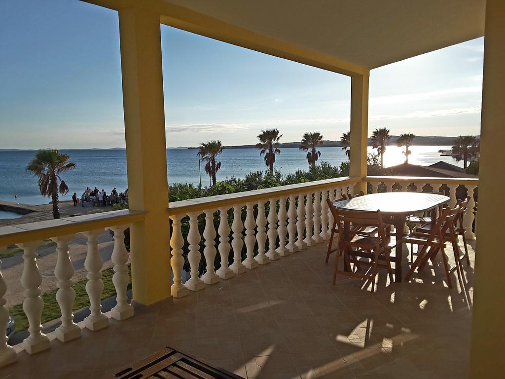 Deby Beach House Vir Esterno foto